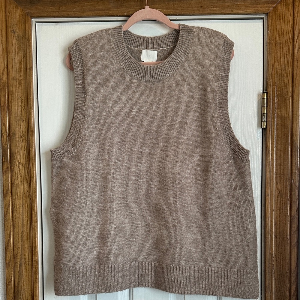 H&M Women's Tan Crewneck Sweater Vest